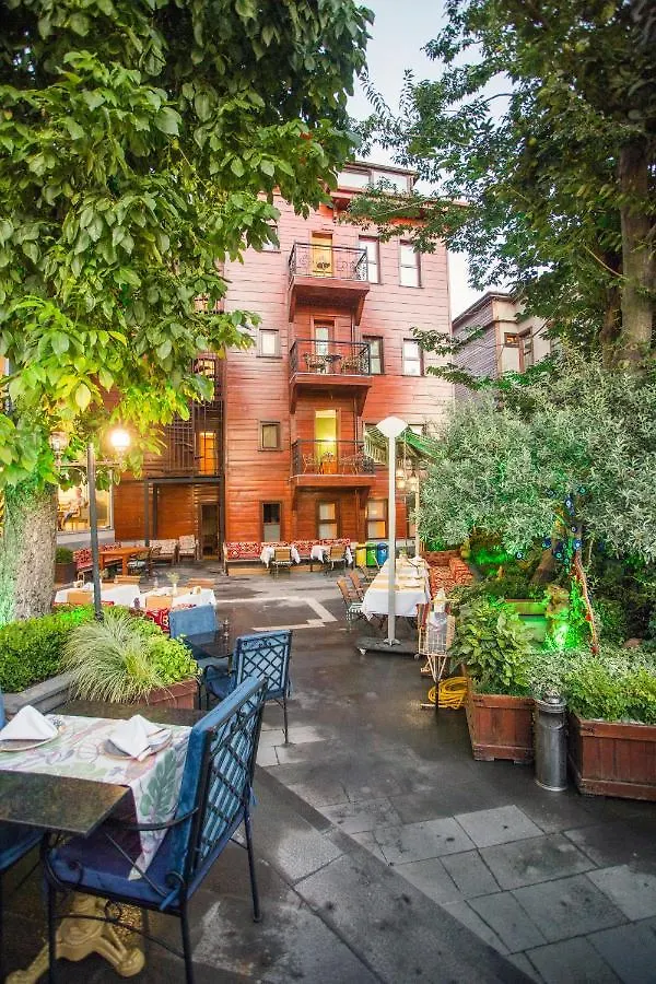 Rose Garden Suites Istanbul 4*,