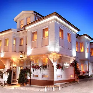 4* Otel Darussaade